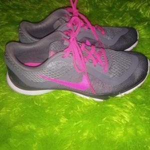 Women nike size 7. Great condition